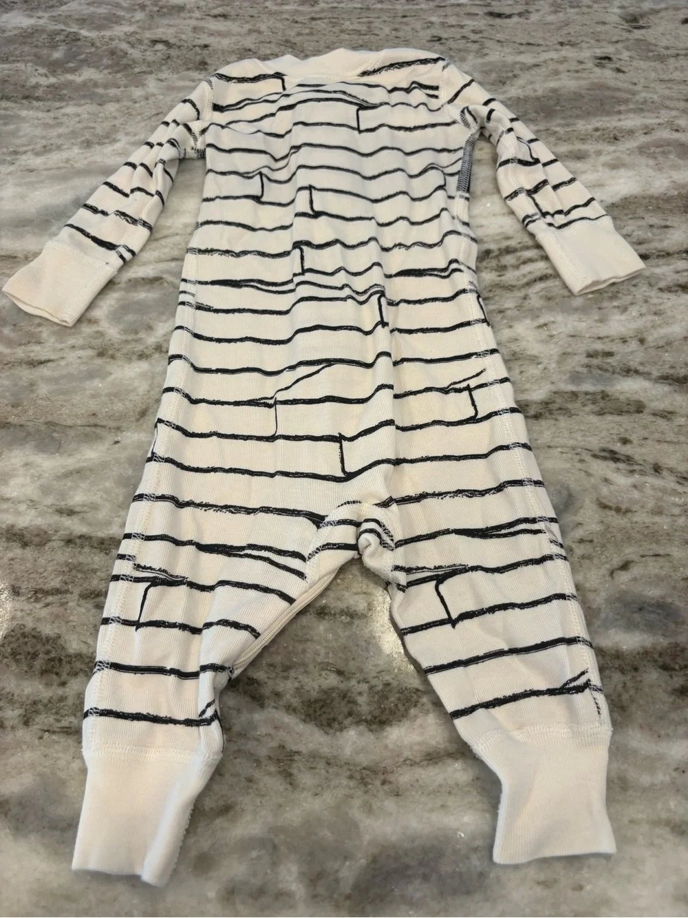 Hanna Andersson Halloween mummy Cream & Black Striped Zip Front Footie 6-12 m